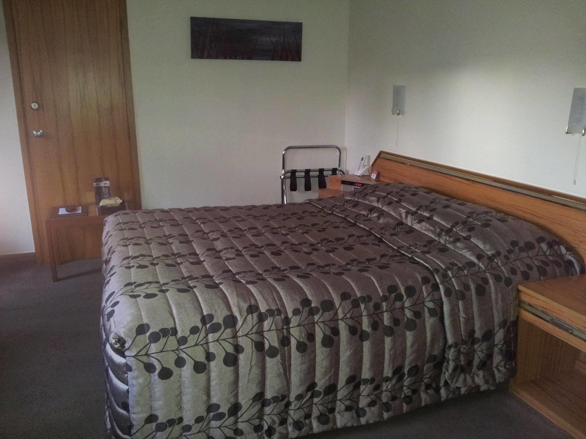 Fitzherbert Castle Motel Palmerston North Eksteriør billede